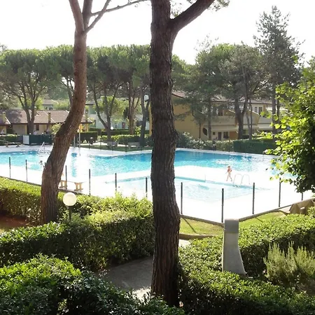 Flat In A With Shared Pool Appartement *