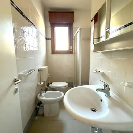 Flat In A With Shared Pool דירה ביביונה