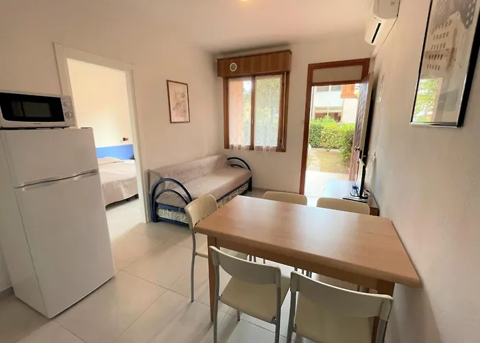 Flat In A With Shared Pool 비비오네